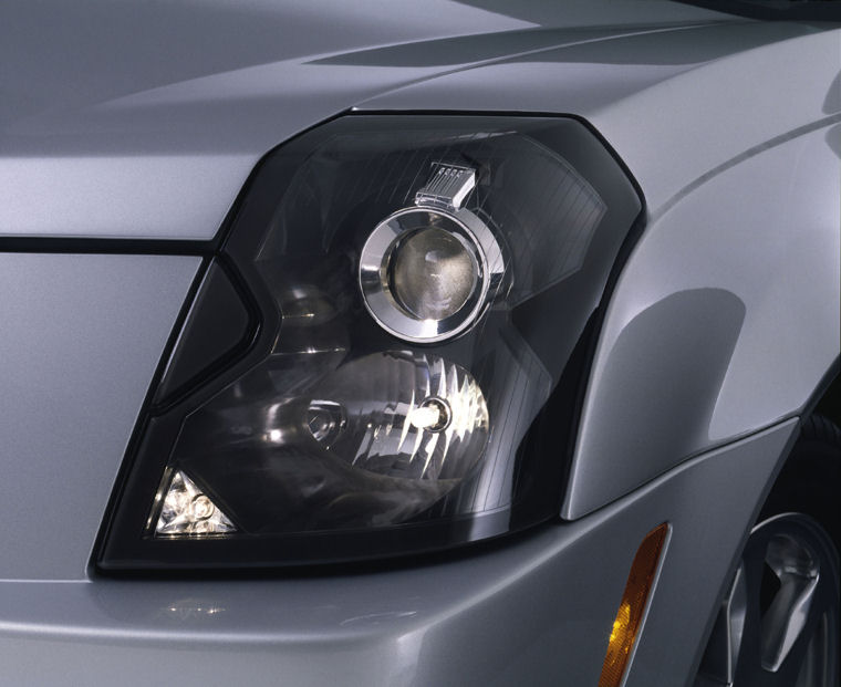 2004 Cadillac CTS Headlight Picture / Pic / Image